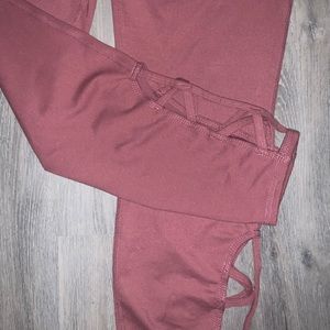 NWT GAIAM mauve leggings